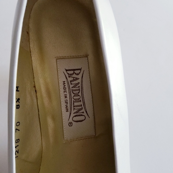 Vintage Bandolino White Leather Pumps - Picture 3 of 8